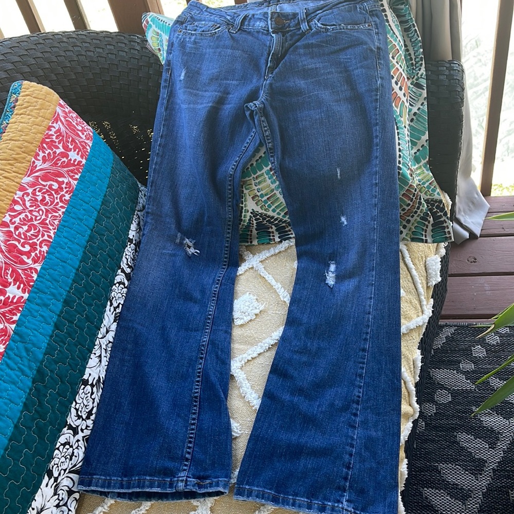 LEVIS